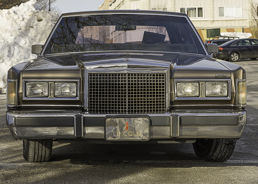 PEZ front grill 1985 Lincoln (1 of 1)