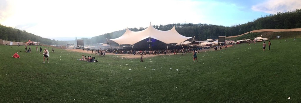 Outside of the main stage. Photo courtesy of Molly Senkiw. 